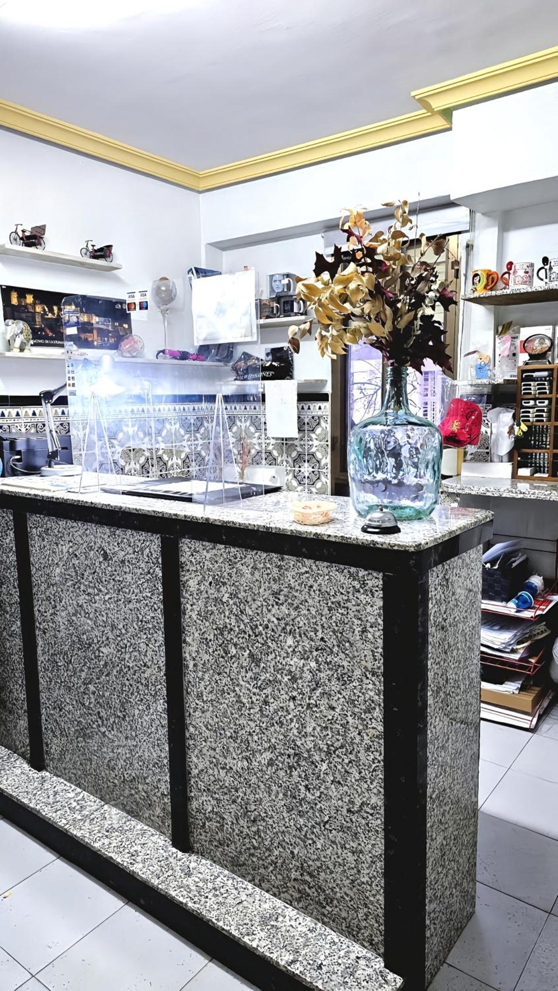 Hostal La Rosa Caceres Luaran gambar