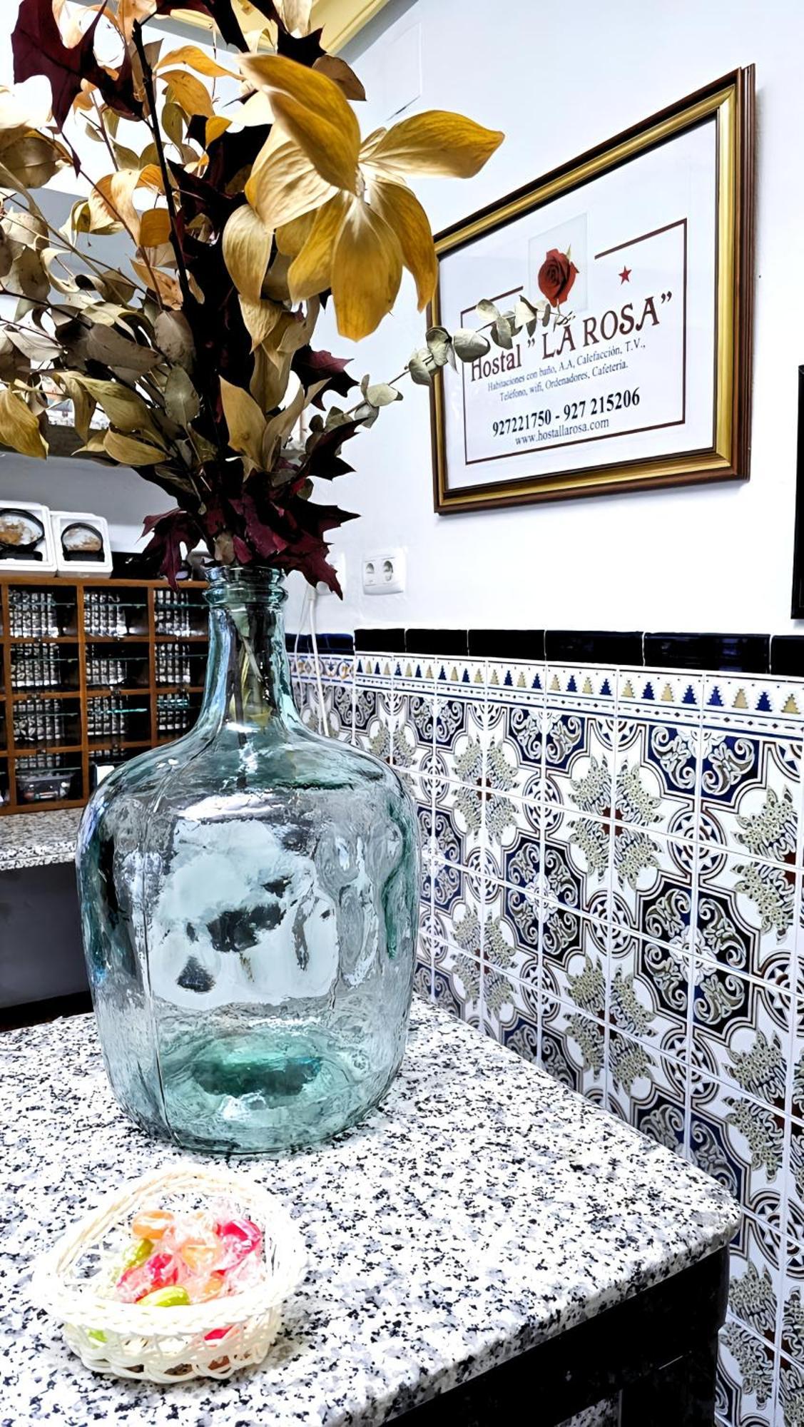 Hostal La Rosa Caceres Luaran gambar