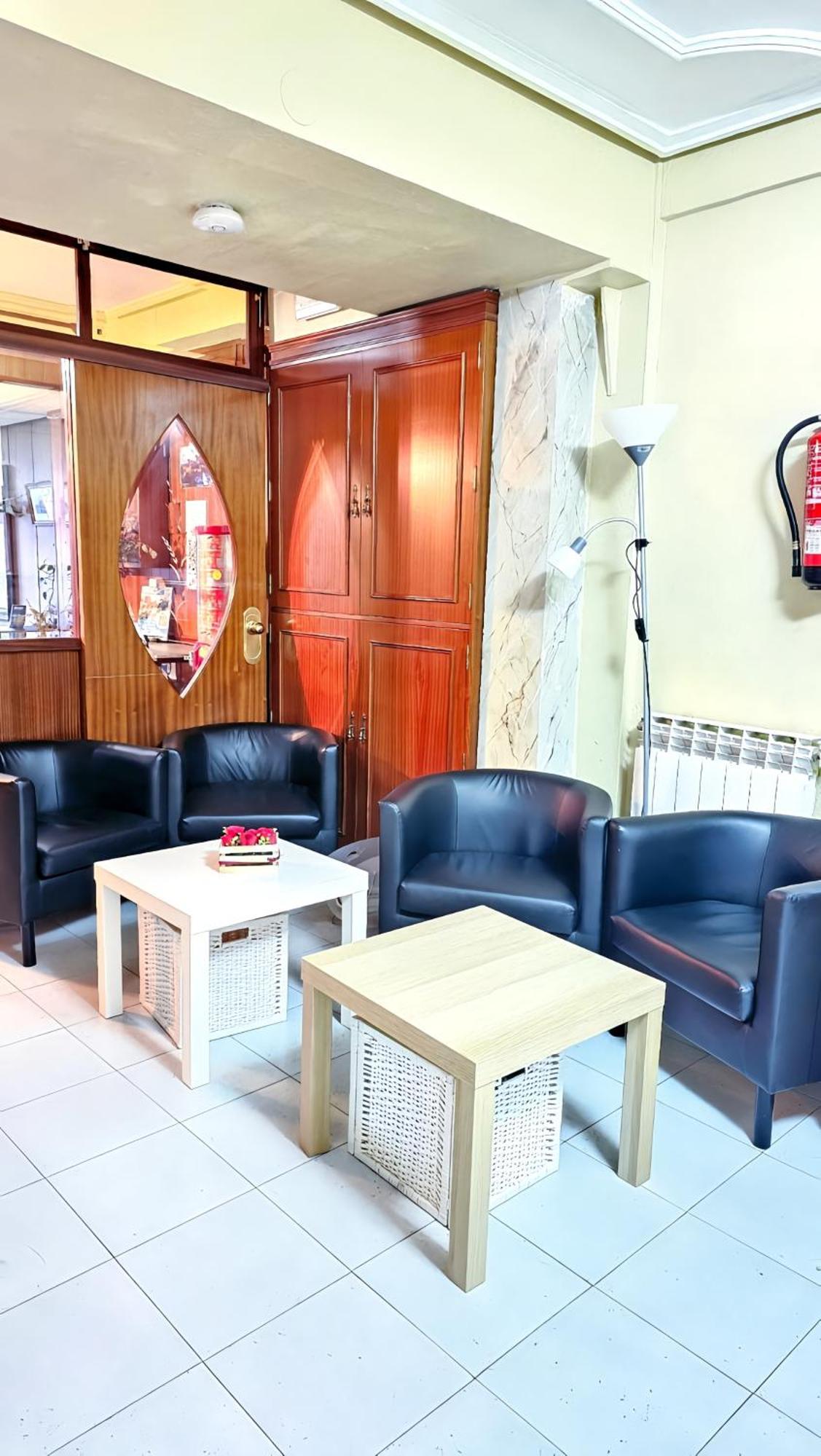 Hostal La Rosa Caceres Luaran gambar