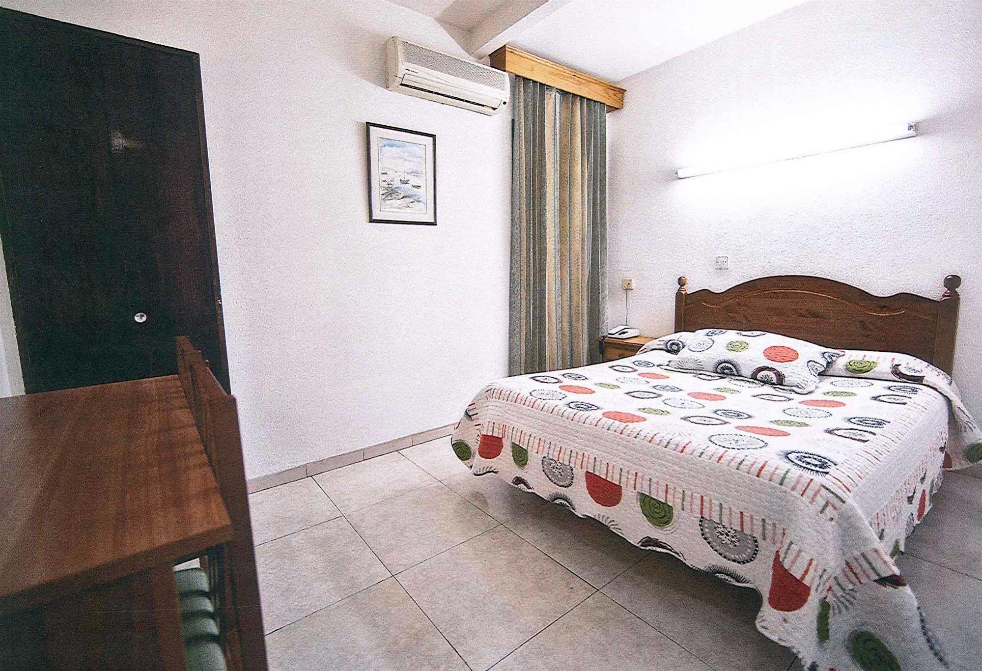 Hostal La Rosa Caceres Luaran gambar